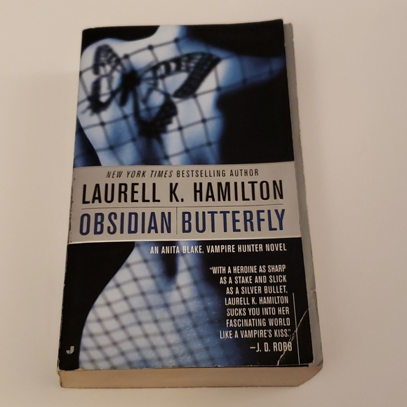 ๐ 5/20 Laurel K. Hamilton, Obsidian Butterfly